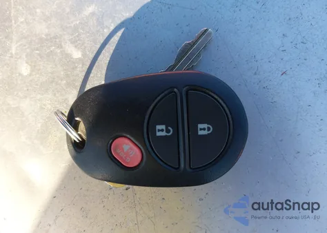 2012 Toyota Sienna Base V6 7 Passenger z USA, uszkodzony, nr VIN 5TDZK3DC0CS179391